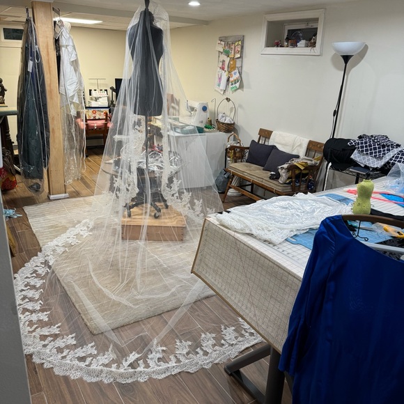 Cathedral Wedding Veil 👰🏾‍♀️💒 - Picture 3 of 11